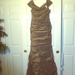 Stunning elegant Rickie Freeman for Terry Jon gown